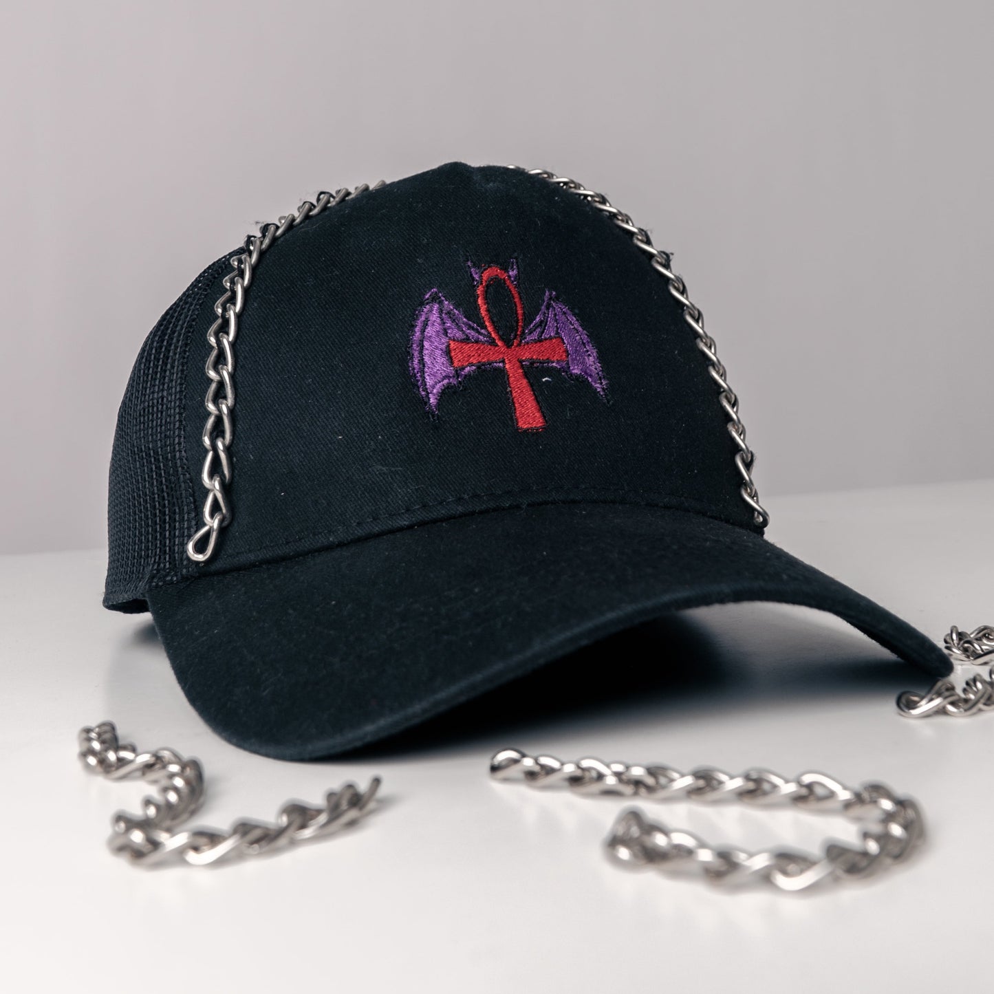 Chain & Pearl cap